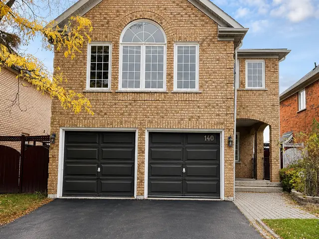 Detached home, corner lot in Kitchener